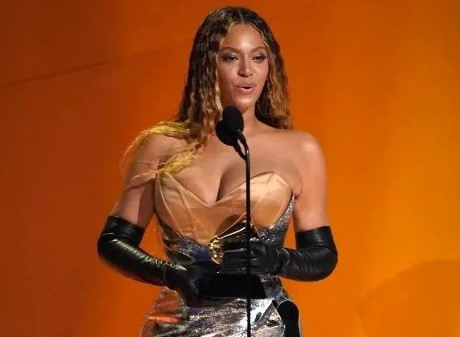 Вижте сексапилния охранител на Бионсе, за когото всички говорят (ВИДЕО+СНИМКИ)