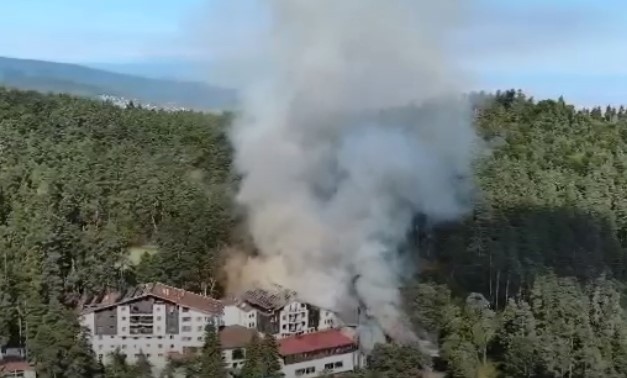 Голям пожар в хотел на хижа Здравец - евакуирани са над 100 деца, били на лагер
