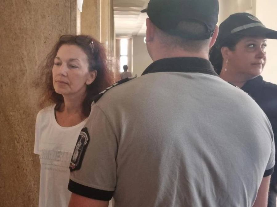 Освободиха срещу подписка жената, обвинена, че е изхвърлила сина си от колата