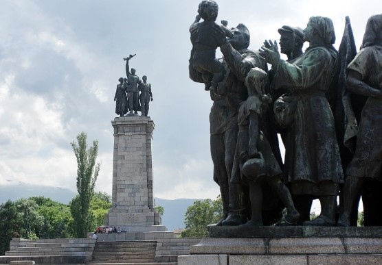 Паметникът на Съветската армия няма да бъде преместен тази година