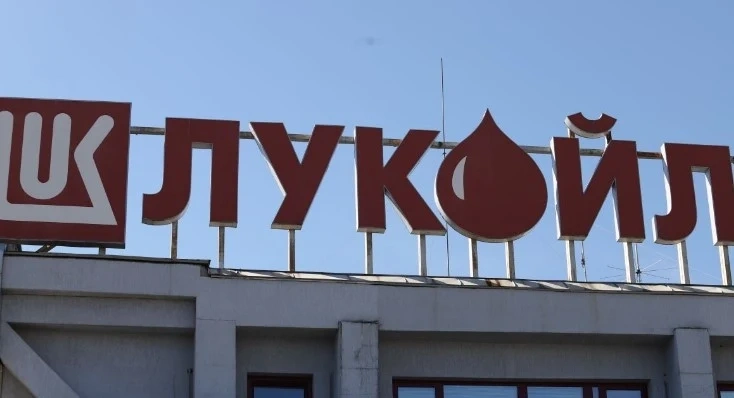 Лукойл Нефтохим-Бургас разпродава активи