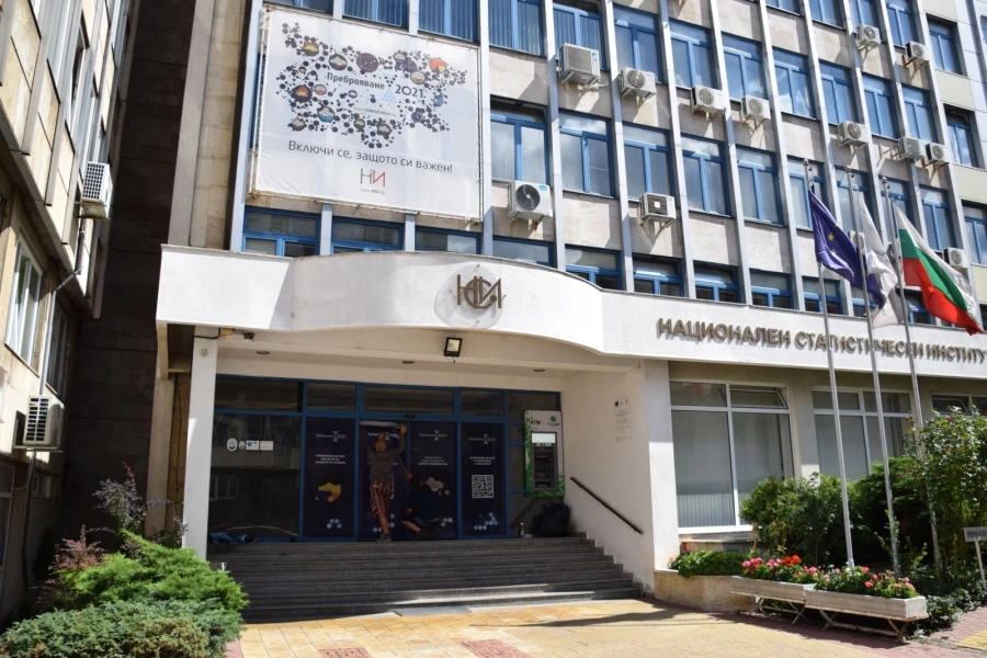НСИ: Ръстът на разходите на домакинствата изпреварва покачването на доходите