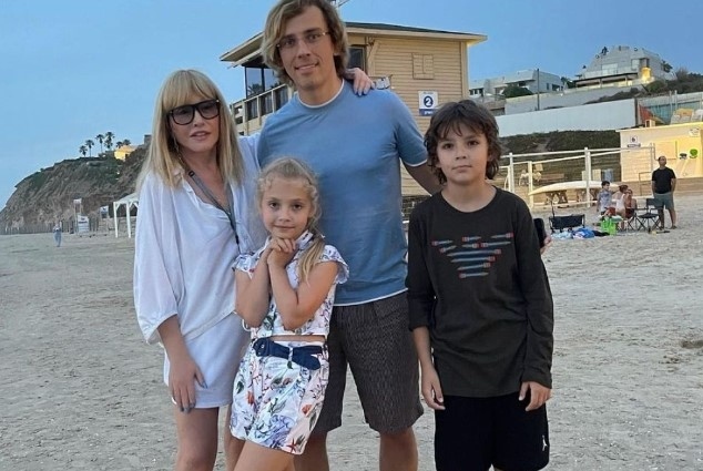 Дъщерята на Алла Пугачова е нейно малко копие (СНИМКИ)