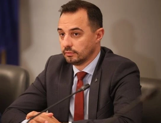 Министърът на икономиката: Години наред държавни предприятия работят на загуба