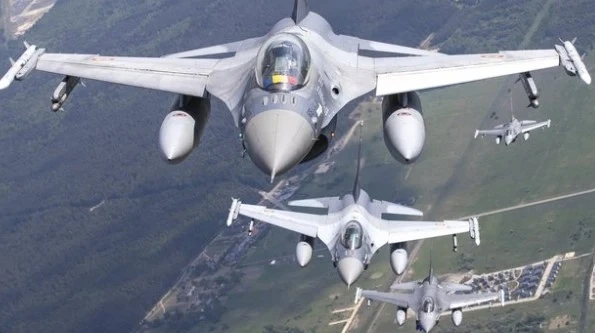 Започна обучението на украински пилоти за F-16
