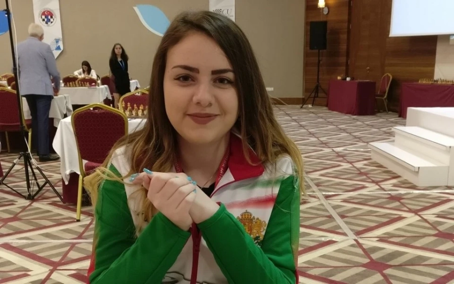 Треньорът на Салимова: На фона на останалите финалистки тя е сама