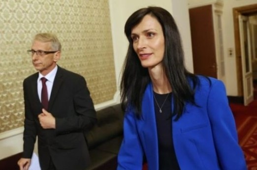 Маркет линкс: Доверието в Габриел е по-голямо от това към Денков