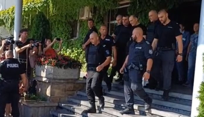 Васил Божков изкаран от летището, отива в МВР болница 