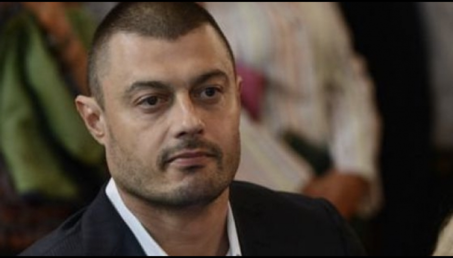 Бареков: Питайте Цветан Василев защо Васил Божков се връща, той знае най-добре