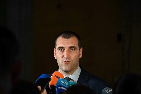 Съдът: Божков остава в ареста, има достатъчно данни за престъпления, може да опита пак 