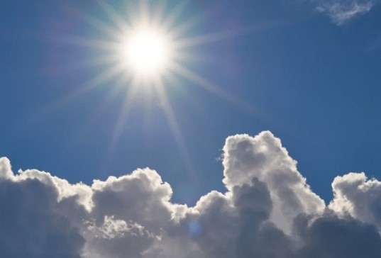 Днес преди обяд слънчево, след обяд облачно с валежи. Максималните температури ще са между 30° и 39°