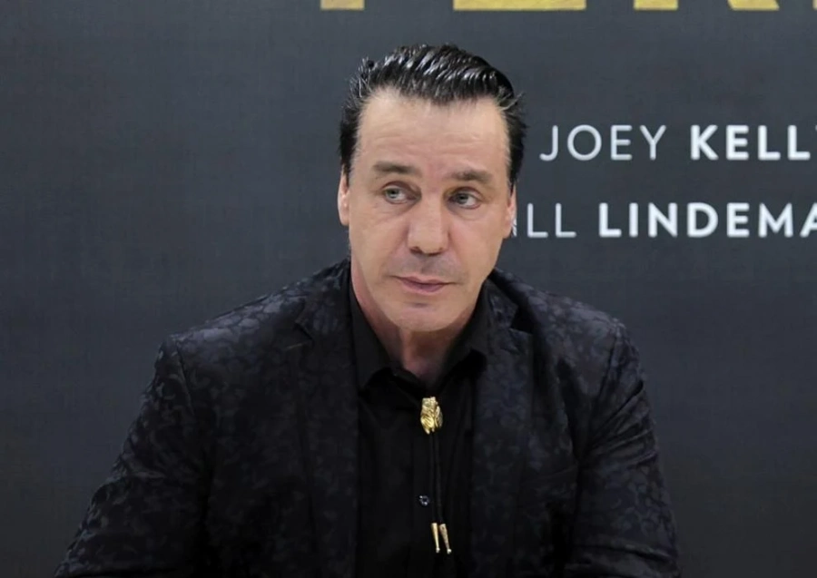Германия прекрати делото за сексуално насилие срещу фронтмена на Rammstein Тил Линдеман