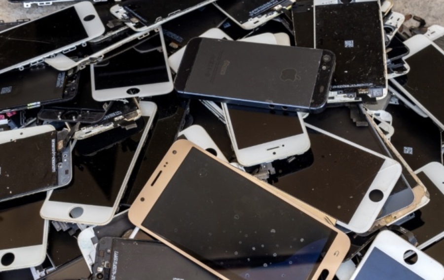 Турция забранява мобилните телефони в училищата