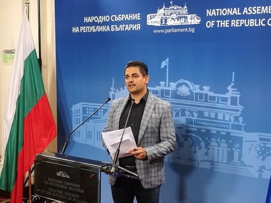 Бивша депутатка иска 10 000 лв. обезщетение от Радостин Василев