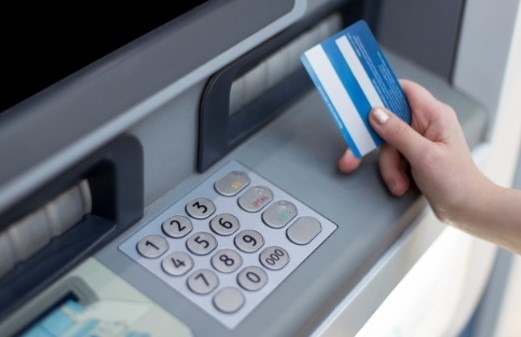 Банките у нас отново вдигат таксите въпреки рекордните си печалби