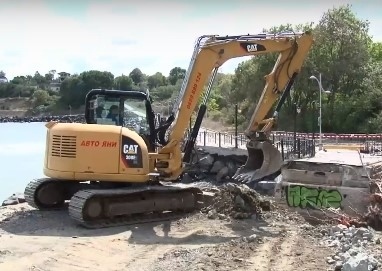Водата в Царево не е годна за пиене, активираха се свлачища 