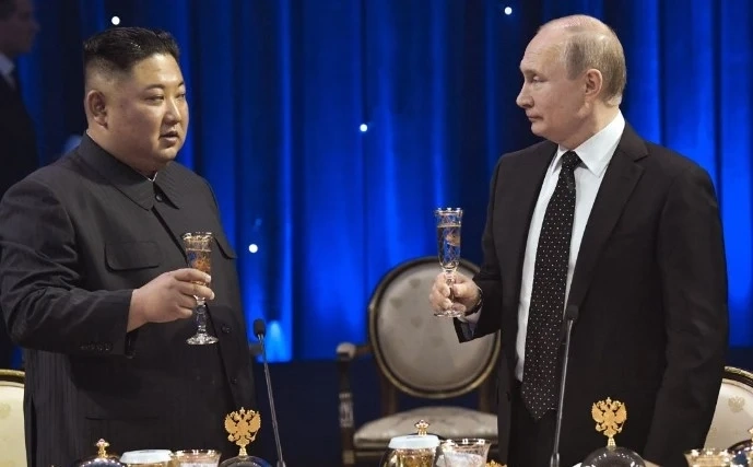 Путин и Ким Чен-ун вдигнаха тостове на официален обяд. След това Ким Чен-ун напусна Русия