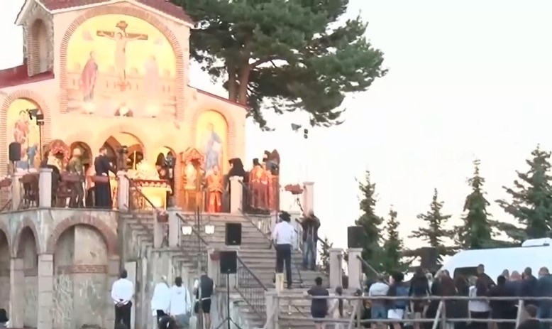 В навечерието на Кръстовден: Хиляди християни се събират на Кръстова гора в Родопите