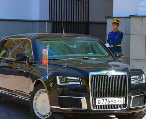 Путин показа лимузината си Aurus на Ким Чен Ун (ВИДЕО)