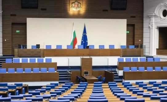 Депутатите излизат в извънредна едномесечна ваканция