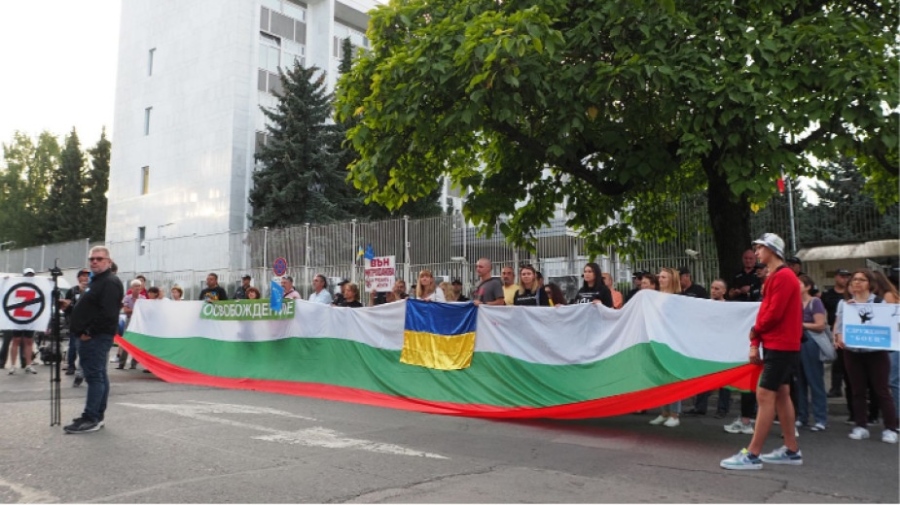 Протест пред руското посолство: Вън Митрофанова и руските агенти в България