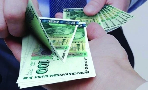 С 20% вдигат заплатите на преподавателите в държавните университети