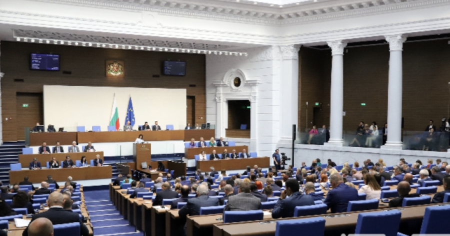 НС: България спира вноса на руски суров петрол