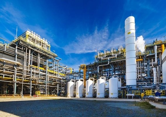 Лукойл Нефтохим: Отказ от внос на руски нефт заплашва работата на рафинерията