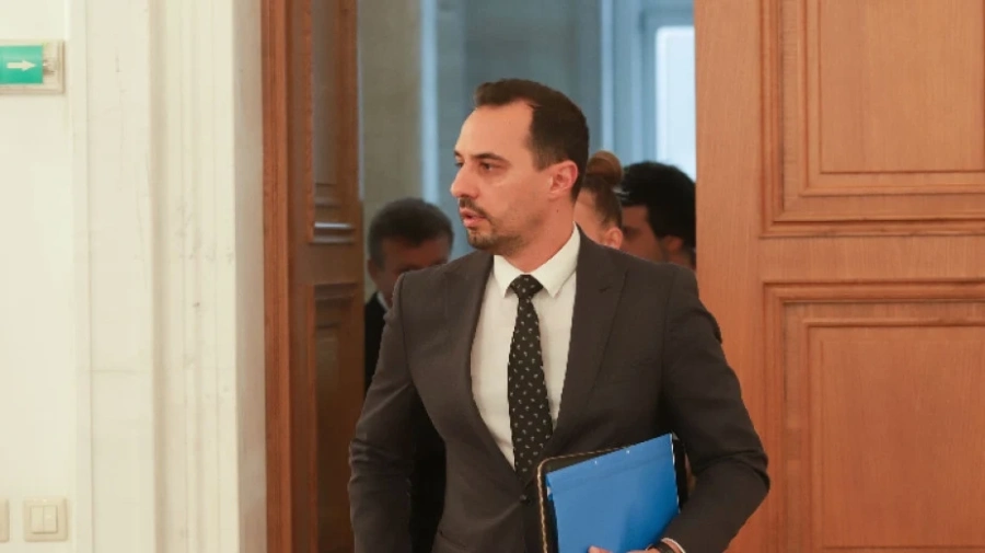 Депутатите решиха на комисия дерогацията на руски петрол да отпадне след година