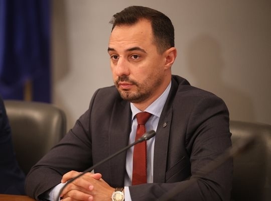 Министър Богданов: Ако Лукойл не спазва плана за отказ от руски петрол, държавата може да поеме контрол над рафинерията