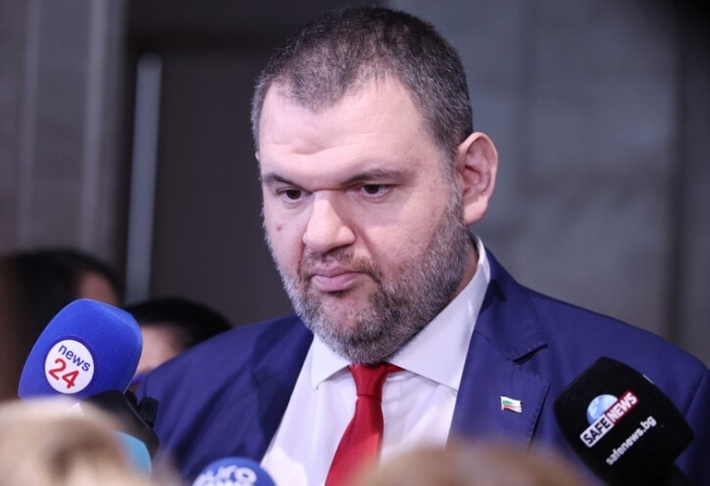 Пеевски иска забрана за влизане през границата ни на коли с руска регистрация