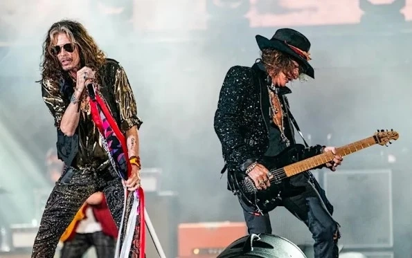 Aerosmith прекратиха турнето си, заради проблеми с гласните струни на Стивън Тайлър 