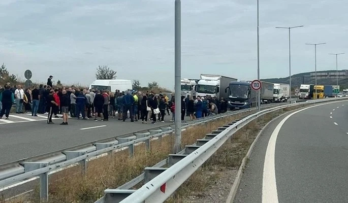 Протестиращи се готвят да блокират АМ Струма