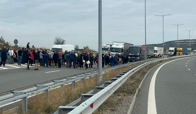 Протестиращи се готвят да блокират АМ Струма