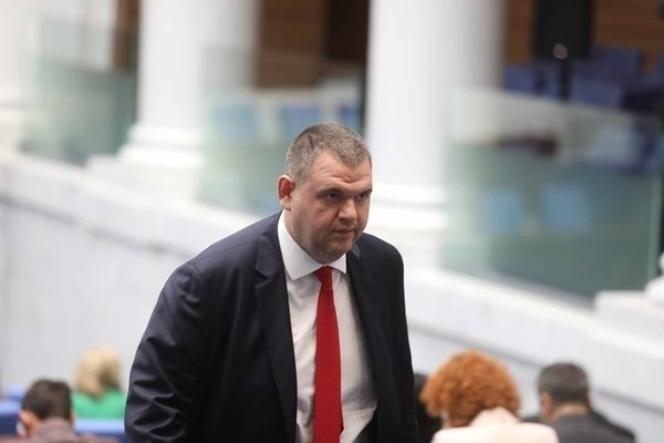 Пеевски призова Асен Василев да преосмисли модела си на работа с парламента