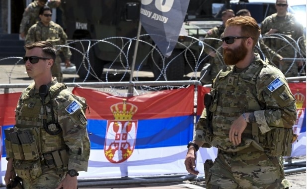 САЩ: Сръбските войски са започнали да се изтеглят от границата с Косово