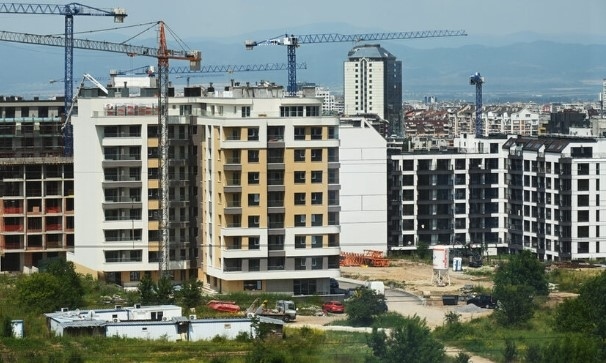 Българите спасяват спестяванията си в имоти