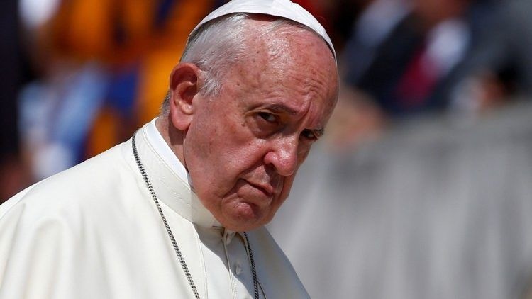 Папа Франциск предупреди че светът се срива заради глобалното затопляне