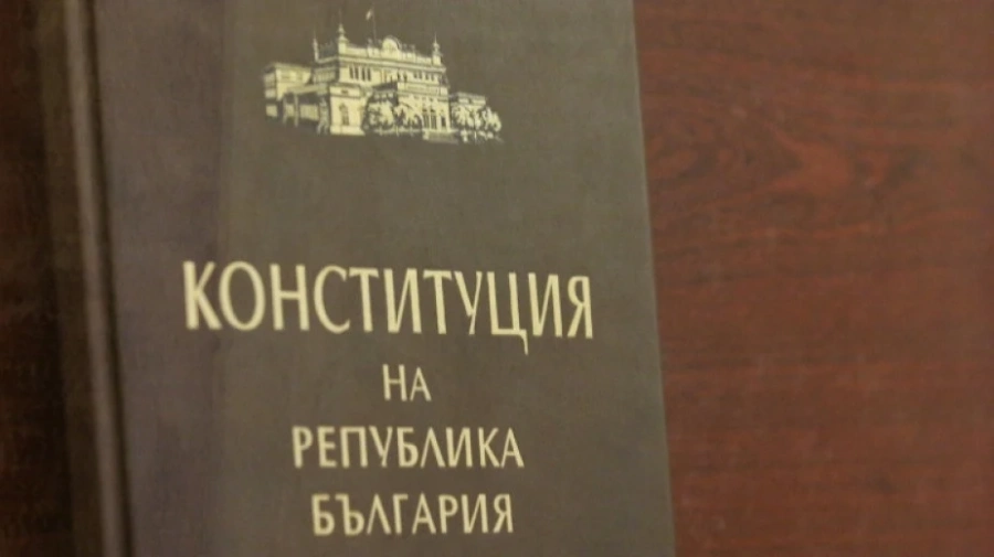 Проектът за промени в Конституцията влиза в пленарната зала