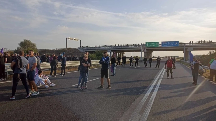 Осми пореден ден на протести: АМ Тракия остава блокирана