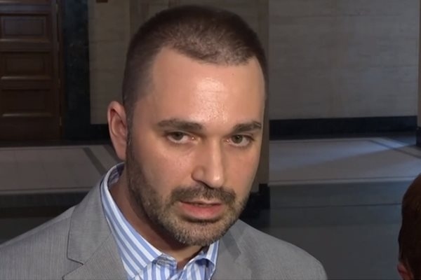 Прокурори проверяват доц. Соколов и д-р Божикова за дарени апартаменти от пациентка, погребана мистериозно