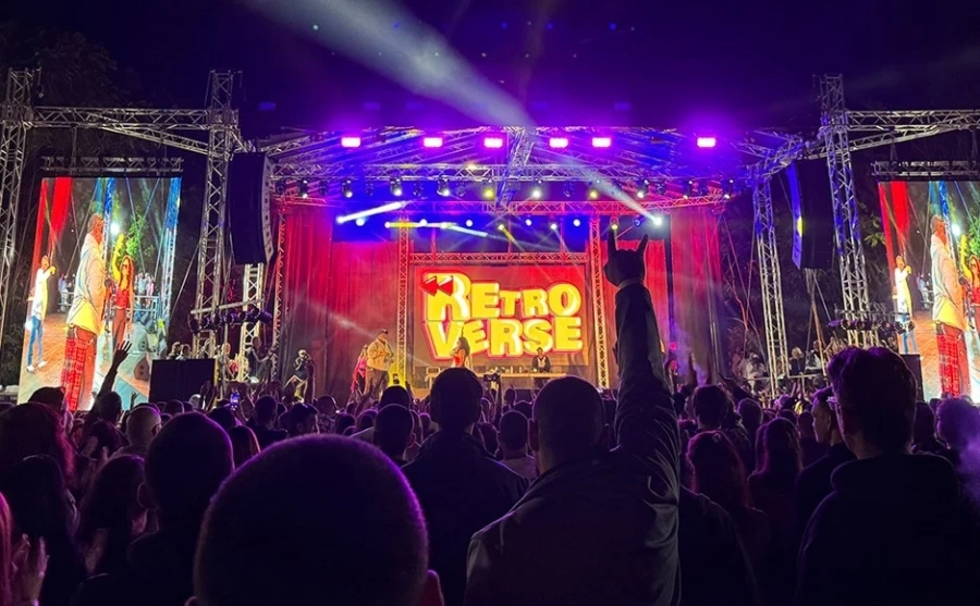 Луди танци и атракции възродиха 90-те по време на RETROVERSE FEST (СНИМКИ)