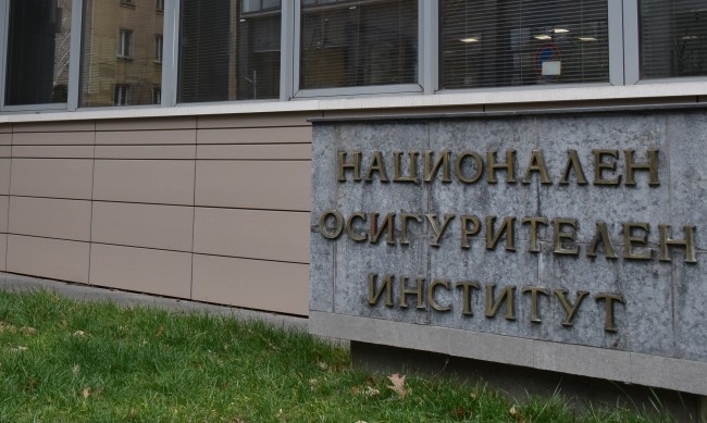 Прехвърляме майчинство на баба и дядо  