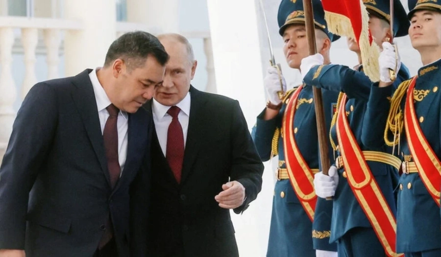 Путин пристигна в Киргизстан, никой не го арестува