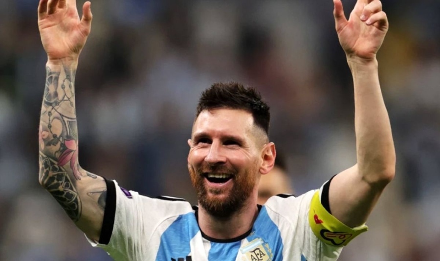 Меси прибира Златната топка за осми път