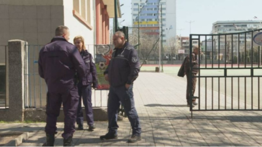 Сигнали за бомби опразниха училища в няколко градове у нас, полицията проверява