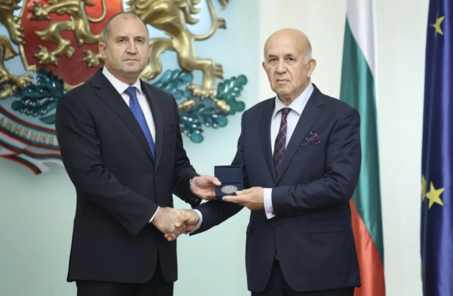 Румен Радев награди бившия вицепрезидент на Мултигруп Стоян Денчев