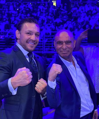 Макгрегър към Мейуедър: Пич, виж кой е до мен в България