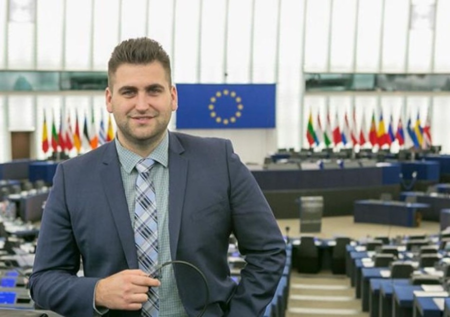 Eвродепутатът Андрей Новаков замени Брюксел с казармата в Шумен след развода си