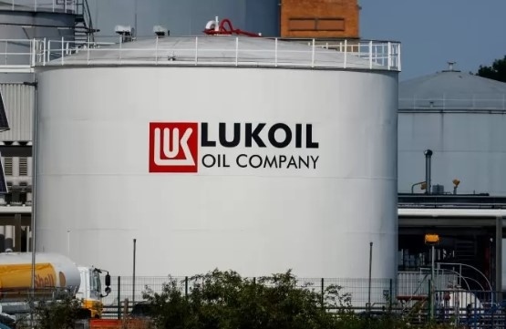 ГЕРБ иска отнемане на дерогацията на Лукойл за внос на петрол